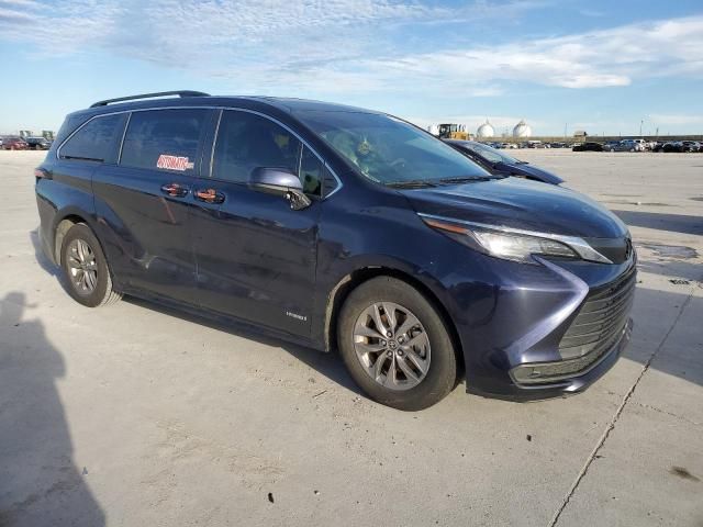 2021 Toyota Sienna LE