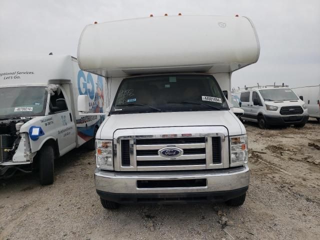 2013 Ford Econoline E350 Super Duty Cutaway Van