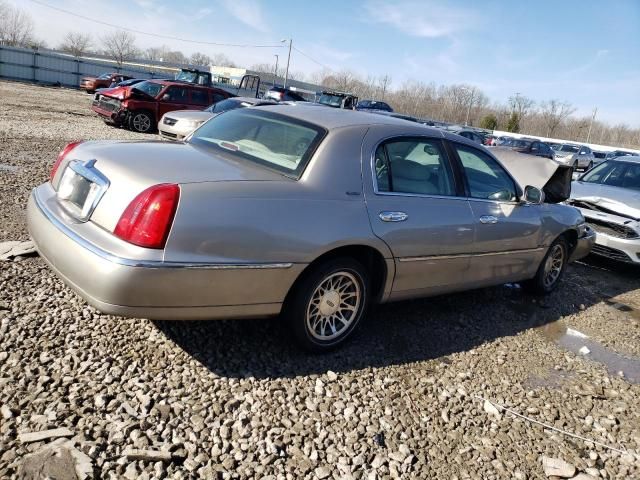 2000 Lincoln Town Car Signature