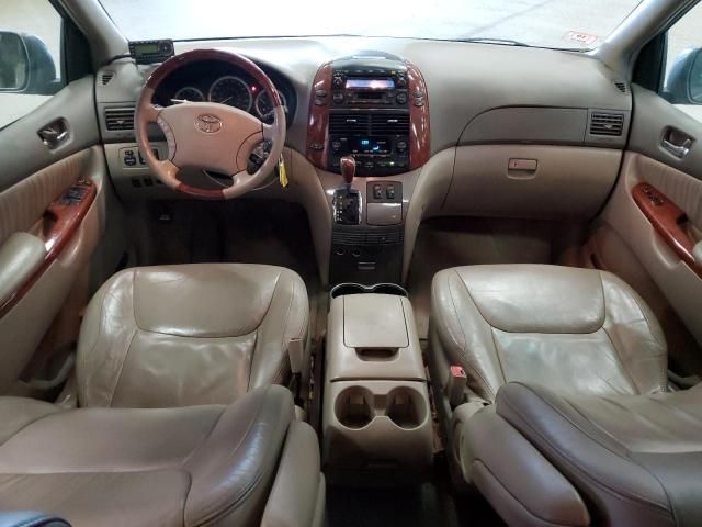 2004 Toyota Sienna XLE