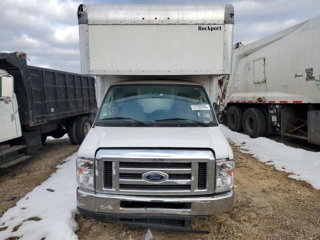 2022 Ford Econoline E450 Super Duty Cutaway Van