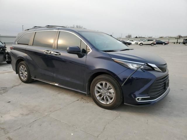 2022 Toyota Sienna XLE