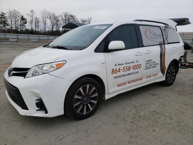 2018 Toyota Sienna LE