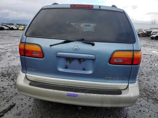 2000 Toyota Sienna LE