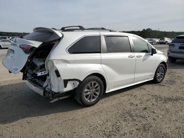 2021 Toyota Sienna XLE