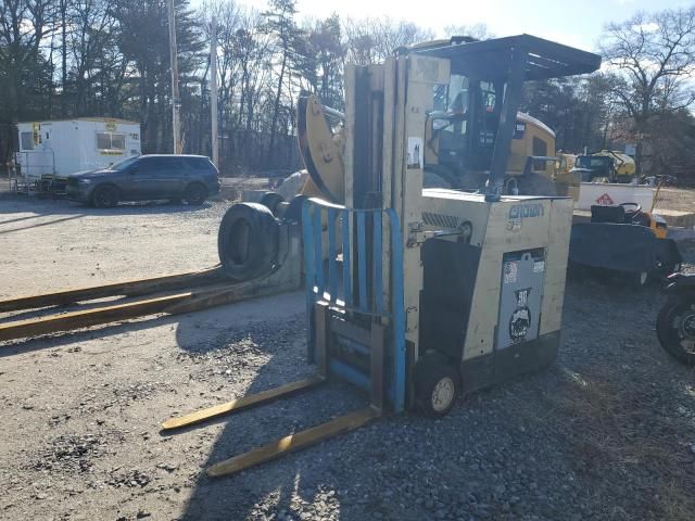 1925 Crownline 2011 Crown Forklift