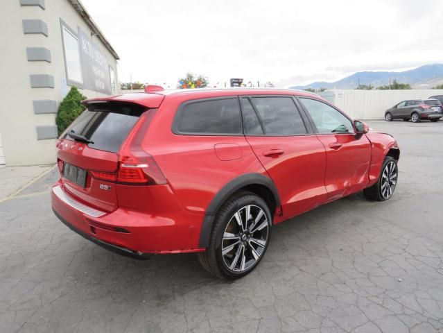 2023 Volvo V60 Cross Country Ultimate