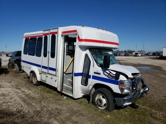 2016 Ford Econoline E450 Super Duty Cutaway Van