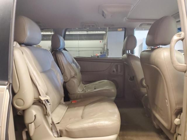 2004 Toyota Sienna XLE