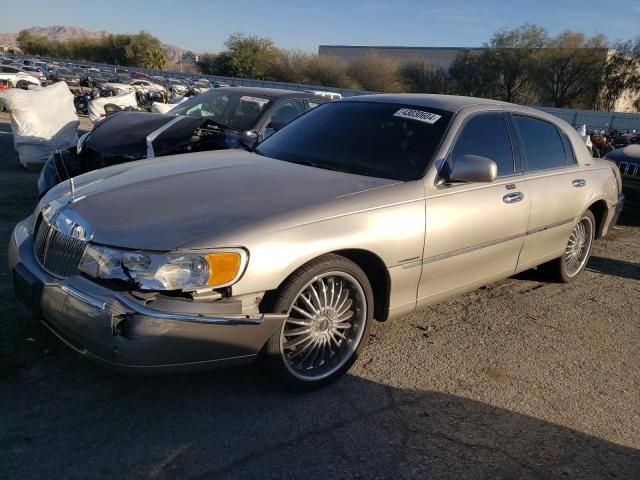 2000 Lincoln Town Car Signature