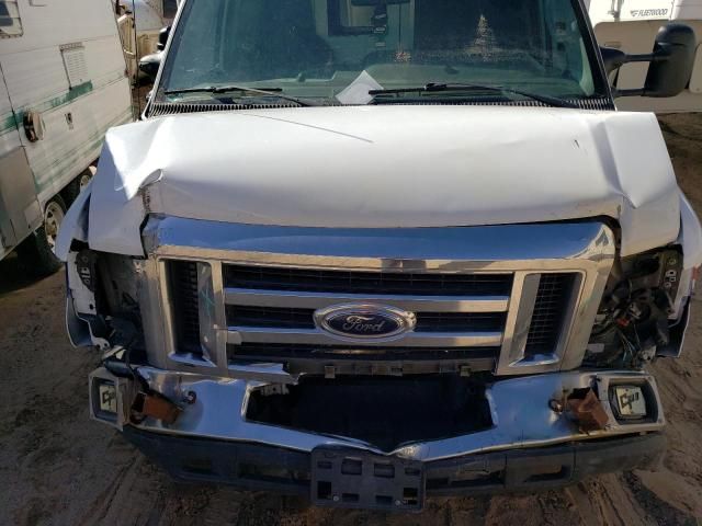 2012 Ford Econoline E350 Super Duty Cutaway Van