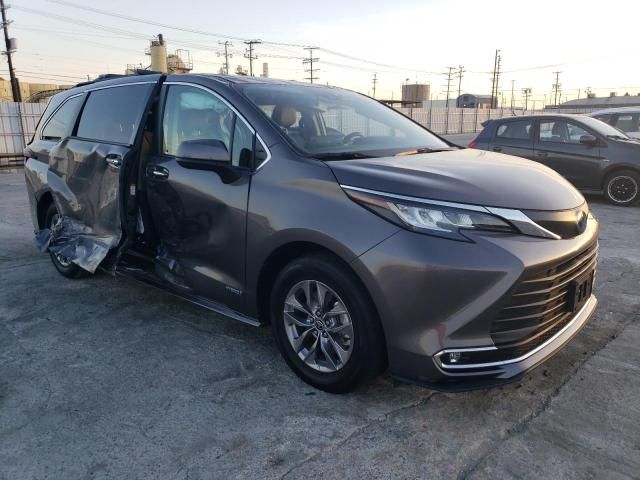 2021 Toyota Sienna XLE