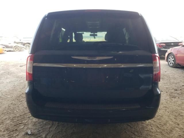 2016 Chrysler Town & Country S