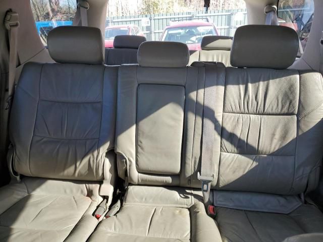 2004 Toyota Sequoia SR5