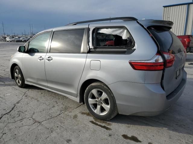 2018 Toyota Sienna LE