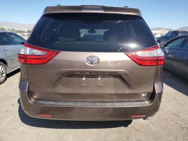 2018 Toyota Sienna LE