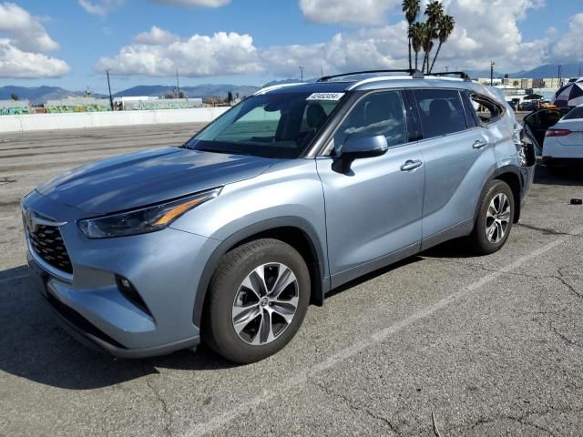 2022 Toyota Highlander XLE