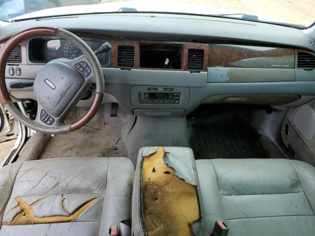 2002 Lincoln Town Car Signature