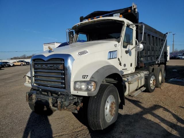 2017 Mack 700 GU700