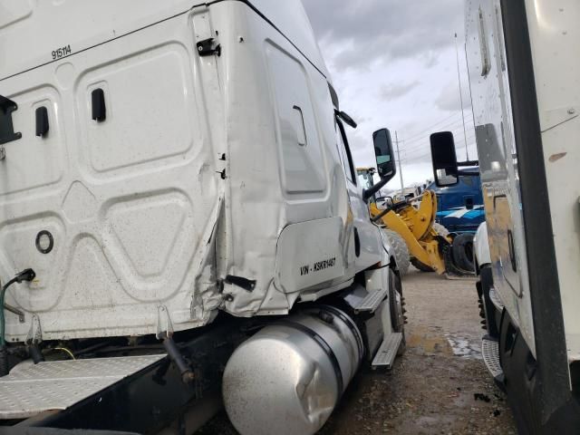 2019 Freightliner Cascadia 126