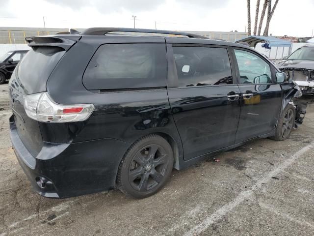 2020 Toyota Sienna SE