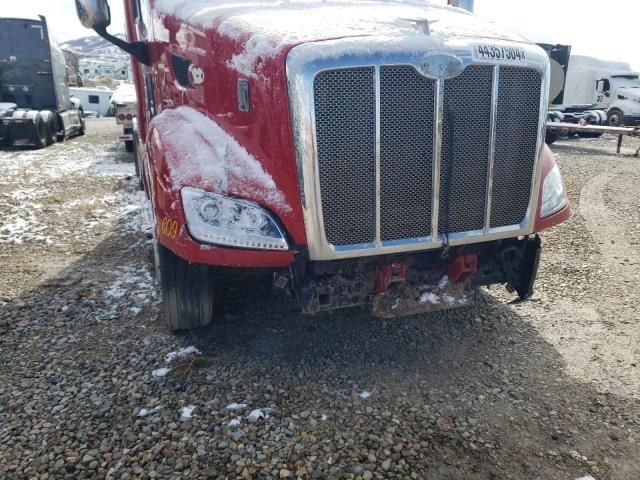 2013 Peterbilt 587