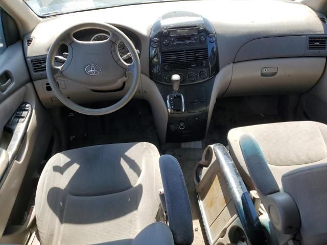 2004 Toyota Sienna CE