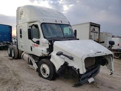 Salvage trucks for sale at Houston, TX auction: 2016 Freightliner Cascadia 125