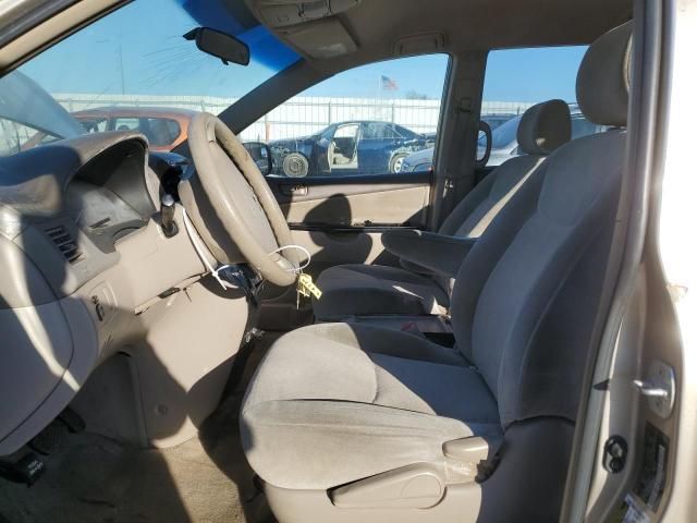 2005 Toyota Sienna CE