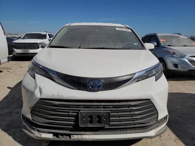 2021 Toyota Sienna LE