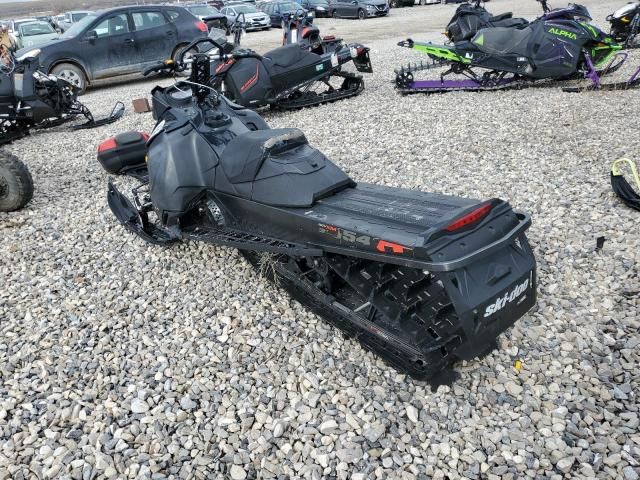 2016 Bombardier Snowmobile