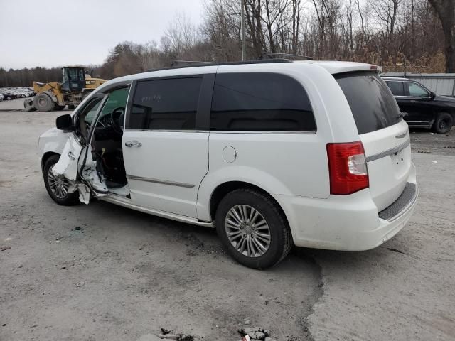 2014 Chrysler Town & Country Touring L