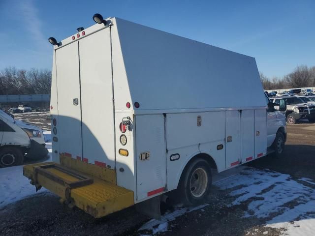 2012 Ford Econoline E350 Super Duty Cutaway Van