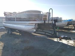 Salvage boats for sale at Cahokia Heights, IL auction: 2021 Suntracker Boat