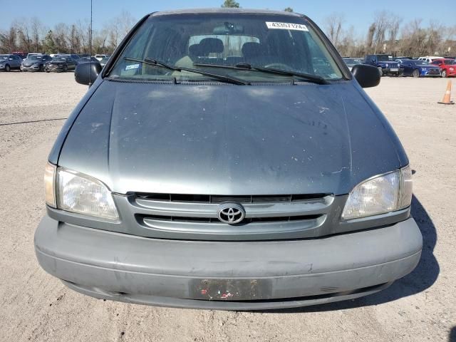 2000 Toyota Sienna CE