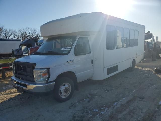 2016 Ford Econoline E450 Super Duty Cutaway Van