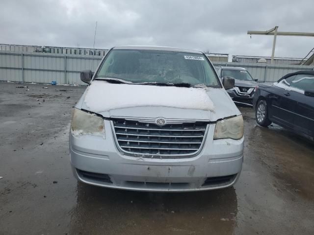 2010 Chrysler Town & Country LX