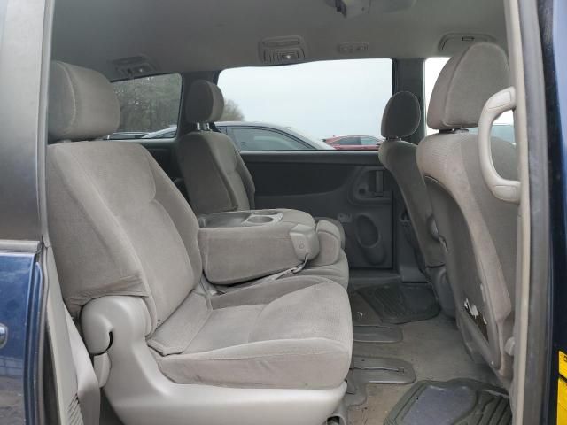 2004 Toyota Sienna CE