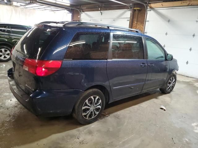 2004 Toyota Sienna CE