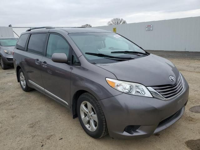 2017 Toyota Sienna LE