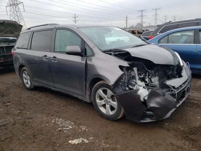 2018 Toyota Sienna LE