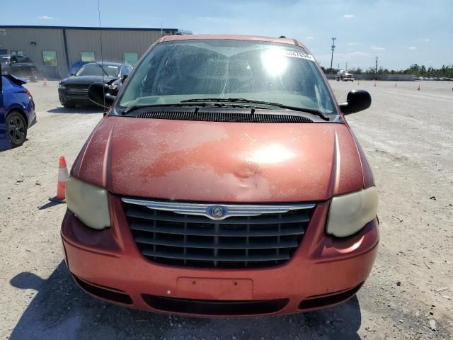 2007 Chrysler Town & Country LX