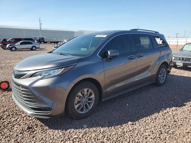 2021 Toyota Sienna LE