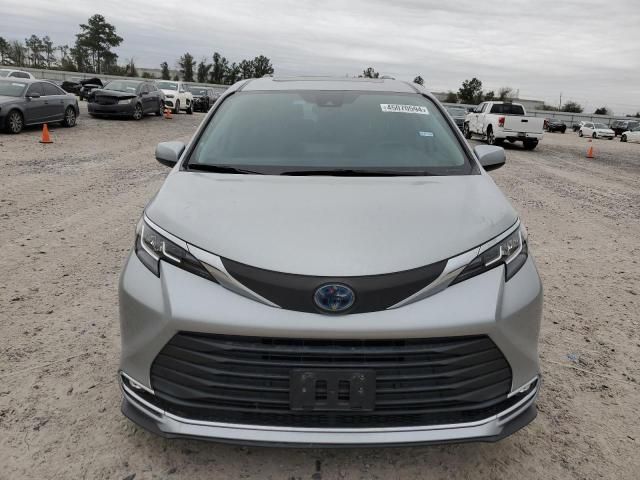 2021 Toyota Sienna XLE