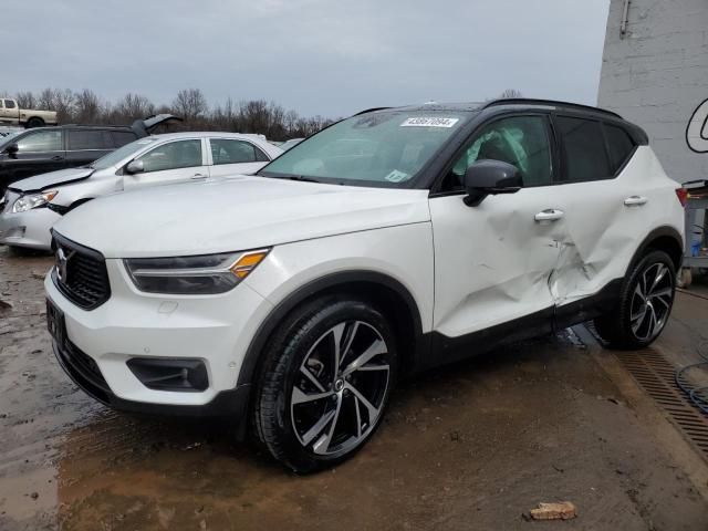 2022 Volvo XC40 T5 R-Design