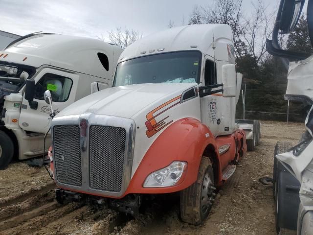 2016 Kenworth Construction T680