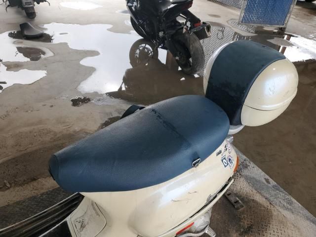 2005 Vespa M198F