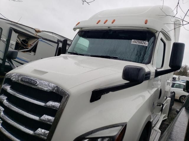 2019 Freightliner Cascadia 126