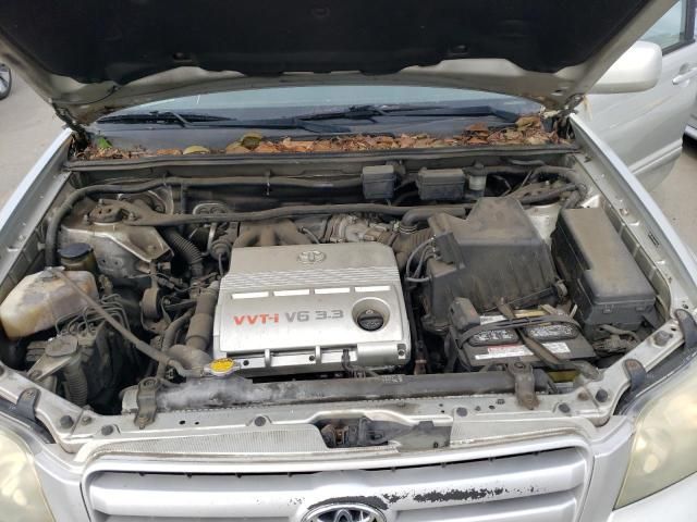 2004 Toyota Highlander Base