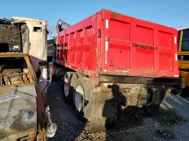 2005 Freightliner Conventional Columbia